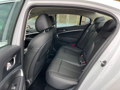 Used 2025 Genesis G70 2.5T image 25