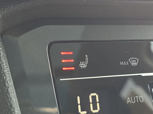 Certified 2022 Volkswagen Tiguan SE image 21