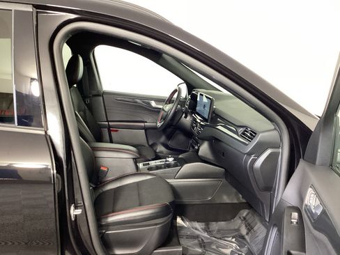 Used 2024 Ford Escape ST-Line w/ Tech Pack #1 AWD/4WD image 9