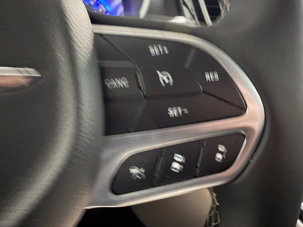Used 2024 Chrysler Pacifica Touring-L FWD image 20
