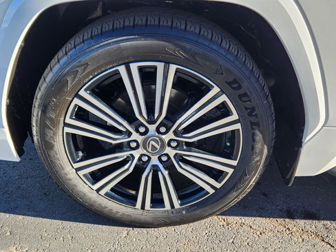 Used 2025 Lexus LX 600 4WD w/ Luxury Package image 24