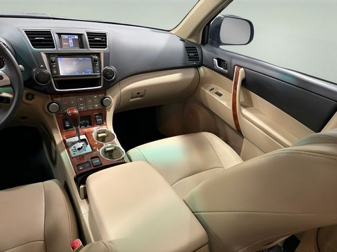 Used 2013 Toyota Highlander Limited AWD/4WD image 29