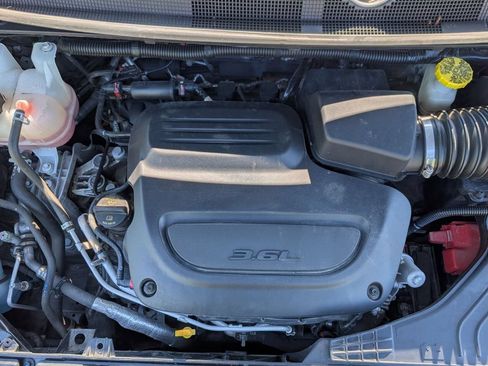 Used 2023 Chrysler Pacifica Touring-L FWD image 22