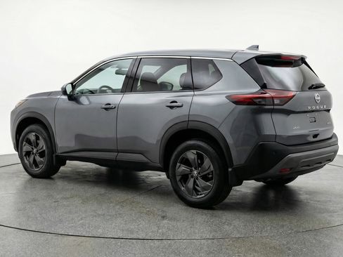 Used 2025 Nissan Rogue SV image 6
