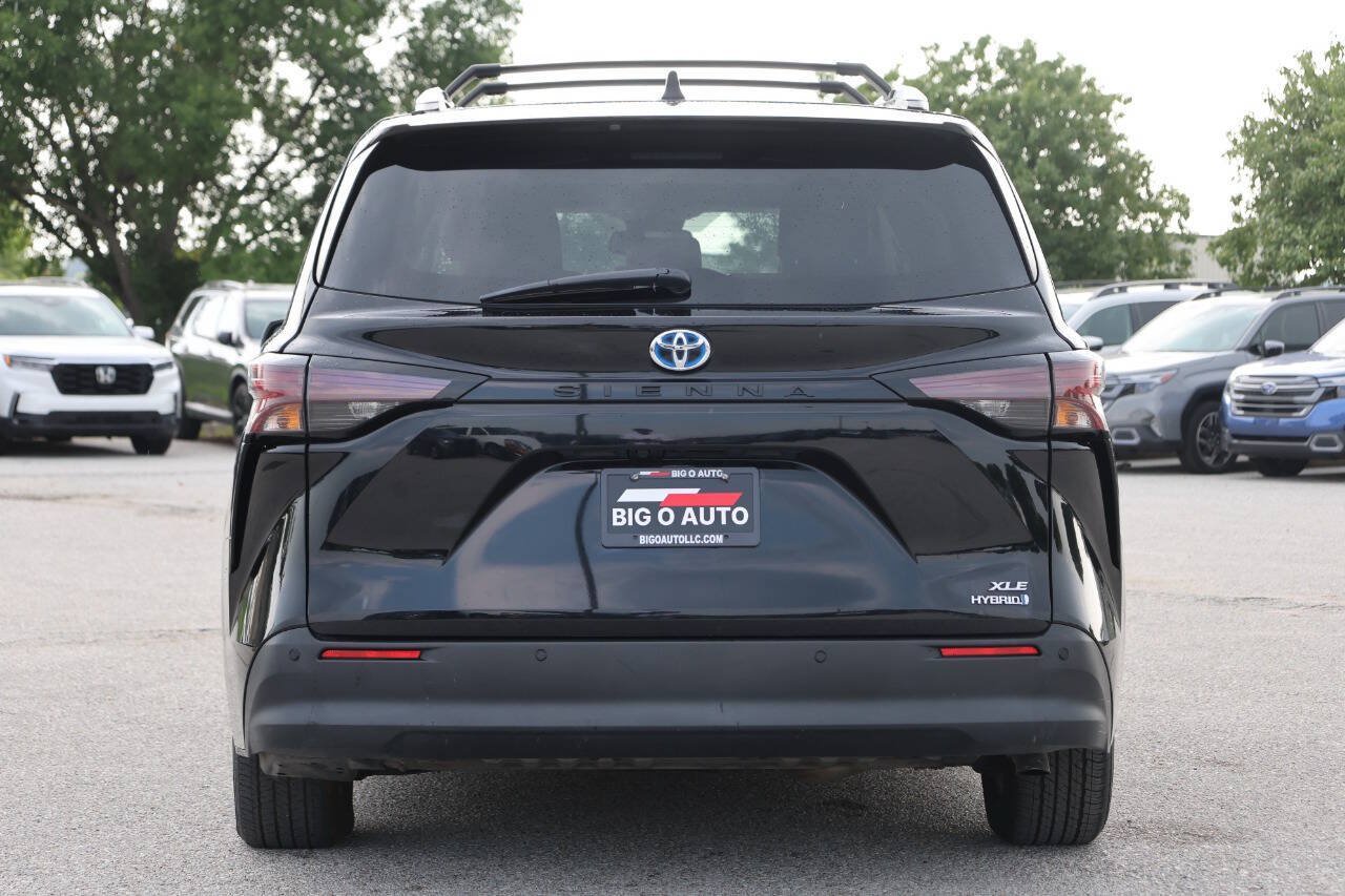 Used 2023 Toyota Sienna XLE FWD image 10
