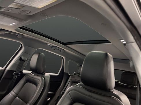 Used 2022 Lincoln Corsair AWD w/ Premium Package image 7