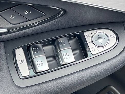 Used 2019 Mercedes-Benz GLC 300 4MATIC image 11
