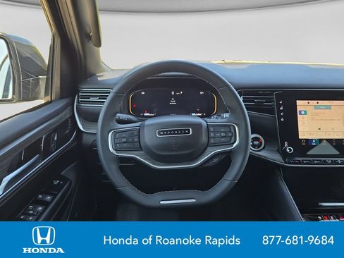 Used 2024 Jeep Wagoneer Series III AWD/4WD image 13