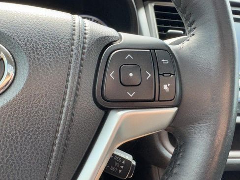 Used 2015 Toyota Highlander XLE AWD/4WD image 18