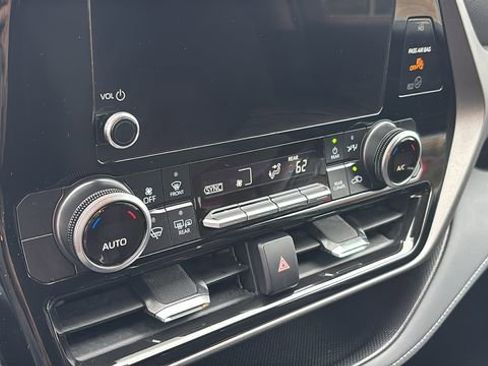 Used 2025 Toyota Highlander LE AWD/4WD image 22