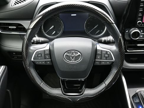 Used 2021 Toyota Highlander XSE FWD image 15