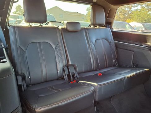 Used 2022 Ford Expedition Platinum image 21