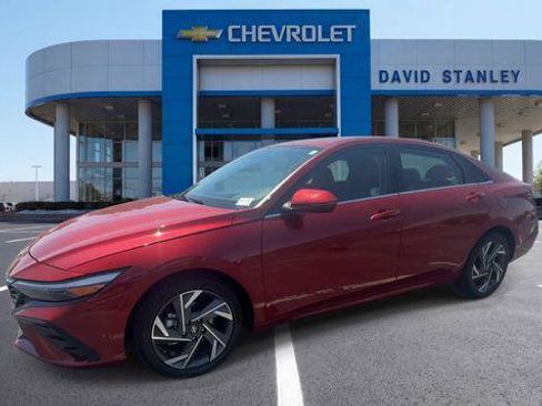 Used 2025 Hyundai Elantra Limited FWD image 4