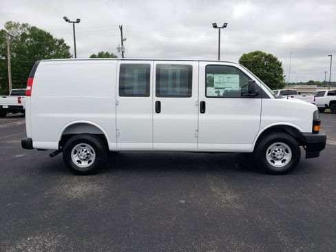 New 2025 Chevrolet Express 2500 w/ Driver Convenience Package RWD image 4