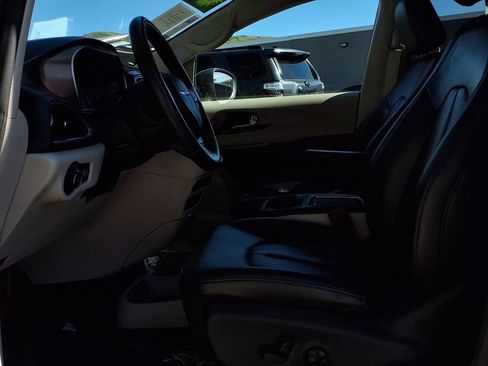 Used 2017 Chrysler Pacifica Touring-L Plus image 15