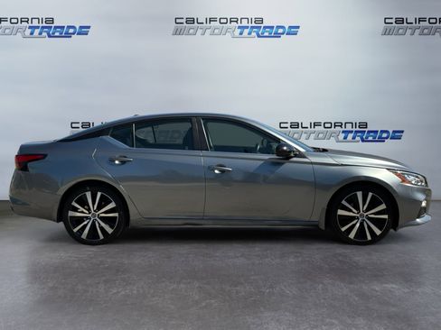Used 2020 Nissan Altima 2.5 SR FWD image 4