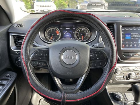 Used 2021 Jeep Cherokee Trailhawk AWD/4WD image 16