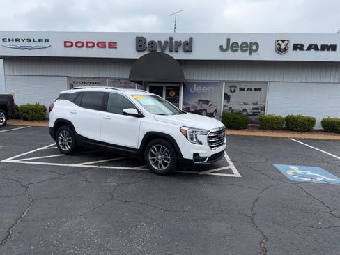 Used 2024 GMC Terrain SLT image 1