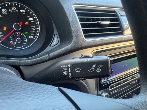 Used 2015 Volkswagen Passat 1.8T S image 11