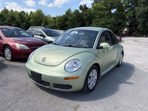 Used 2008 Volkswagen Beetle S FWD image 2