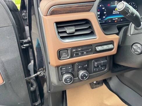 Used 2022 Chevrolet Tahoe High Country w/ LPO, Illumination Package AWD/4WD image 14