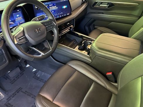Used 2025 Chevrolet Suburban Z71 AWD/4WD image 11