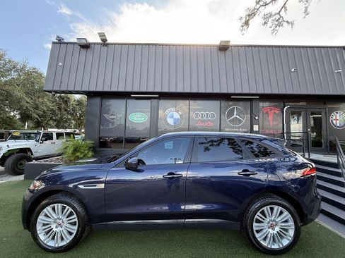 Used 2018 Jaguar F-PACE Premium image 11