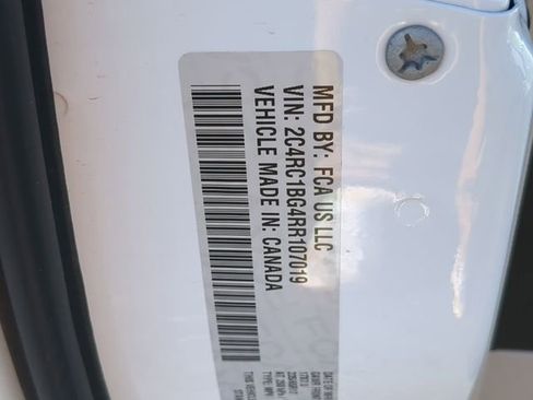 Used 2024 Chrysler Pacifica Touring-L image 37