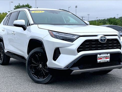 Used 2023 Toyota RAV4 SE AWD/4WD image 2