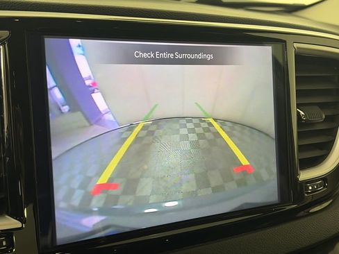 Used 2022 Chrysler Pacifica Touring-L FWD image 19