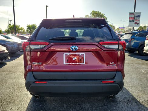 Used 2024 Toyota RAV4 LE AWD/4WD image 10
