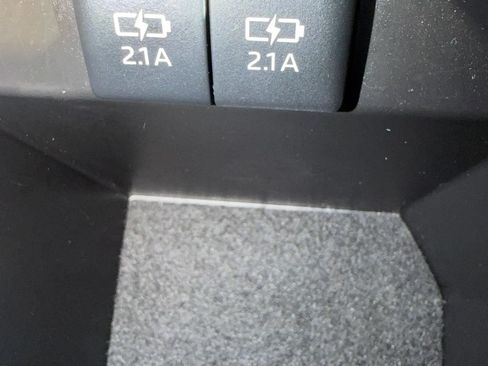 Used 2020 Toyota Camry SE w/ Convenience Package FWD image 42