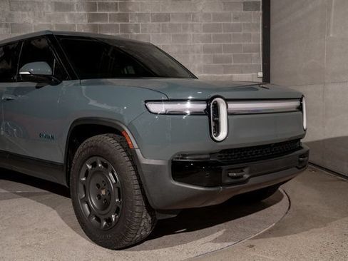 Used 2026 Rivian R1T Premium AWD/4WD image 10