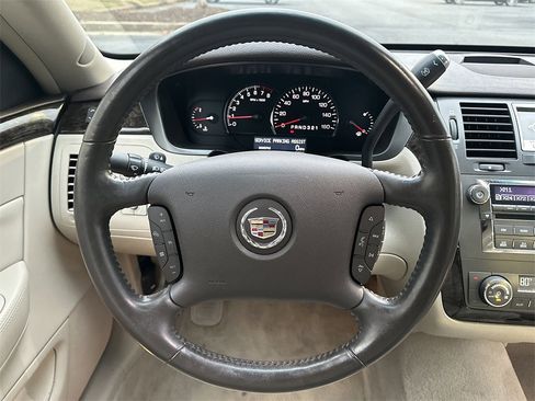 Used 2011 Cadillac DTS Luxury image 23