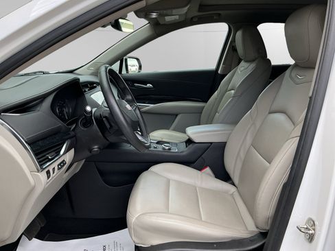 Used 2021 Cadillac XT4 Premium Luxury AWD/4WD image 9