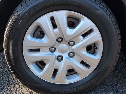 Used 2019 Dodge Grand Caravan SE w/ UConnect Hands-Free Group image 14