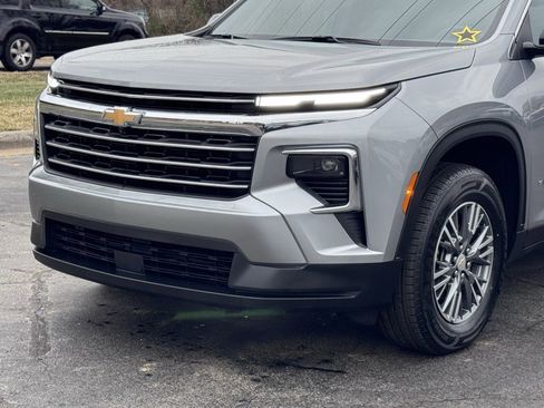 Used 2024 Chevrolet Traverse LT image 37