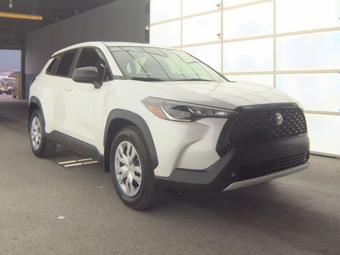 Used 2022 Toyota Corolla Cross L image 6