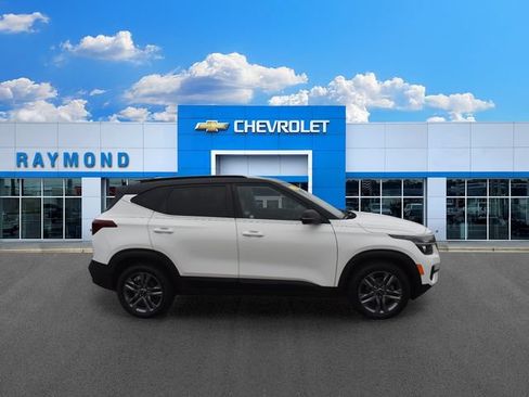 Certified 2021 Kia Seltos S FWD image 2