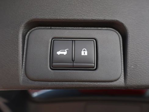 Used 2025 Nissan Rogue SL FWD image 15