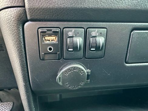 Used 2017 Toyota Sienna SE image 28