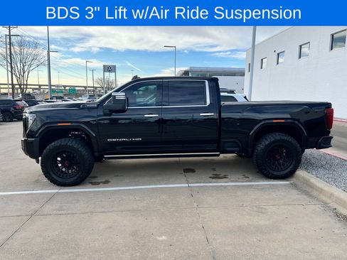 Used 2025 GMC Sierra 2500 Denali Ultimate image 2