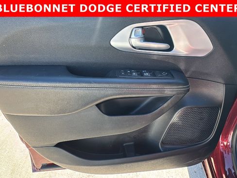 Used 2018 Chrysler Pacifica Touring-L w/ Premium Audio Group image 11