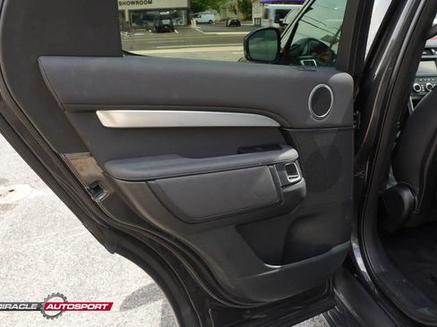 Used 2020 Land Rover Discovery Landmark AWD/4WD image 22