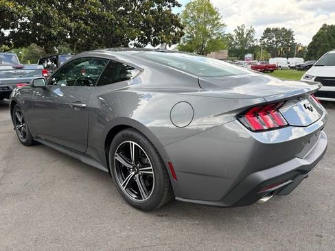 Used 2025 Ford Mustang Coupe RWD image 5