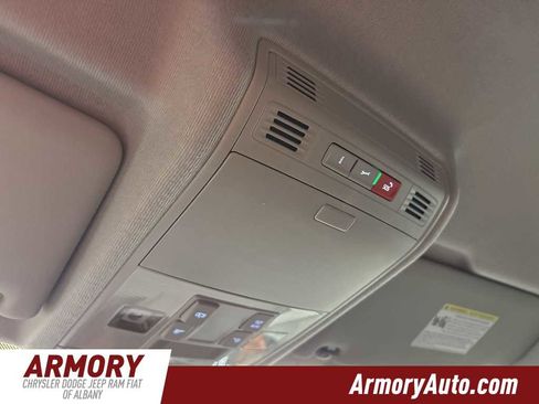 Used 2022 Volkswagen Tiguan SE image 22