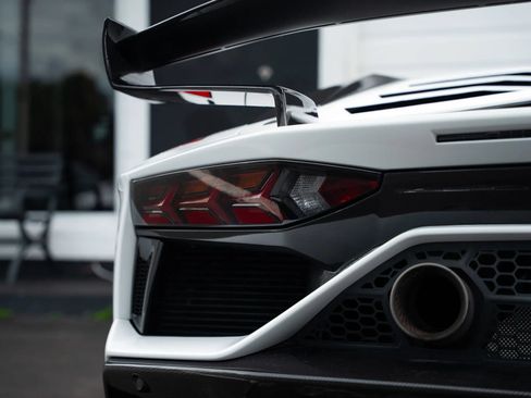 Used 2019 Lamborghini Aventador SVJ AWD/4WD image 27