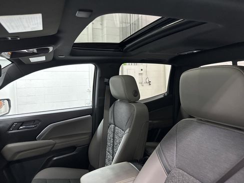 Used 2024 Chevrolet Colorado ZR2 image 34