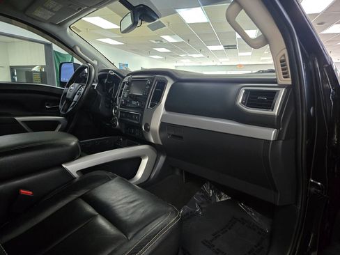 Used 2016 Nissan Titan PRO-4X w/ Pro-4x Convenience Package image 26