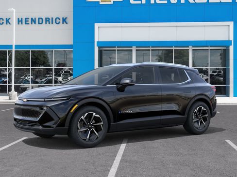 New 2026 Chevrolet Equinox EV LT AWD/4WD image 3